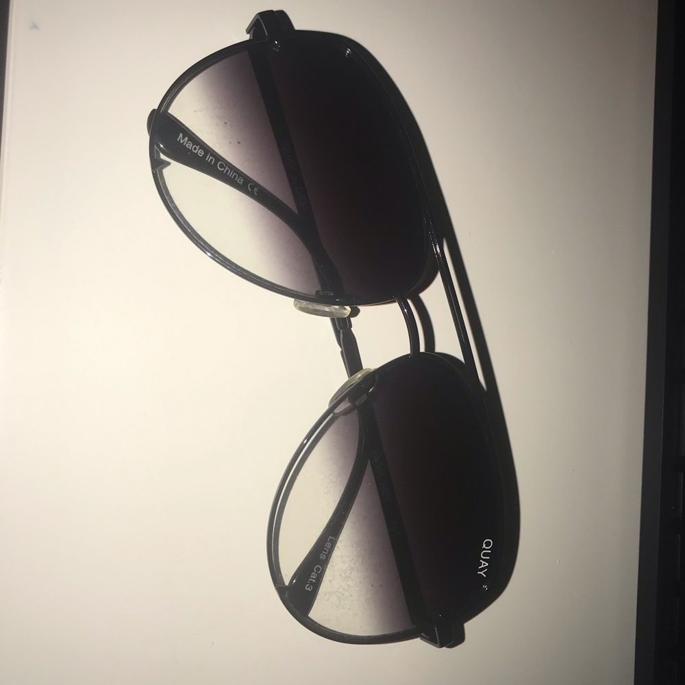 Quay “High Key” sunnies in BLK/FADE